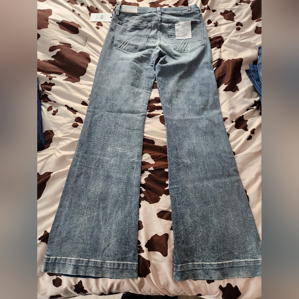 SOLD NWT Light Wash Dojo!🩶